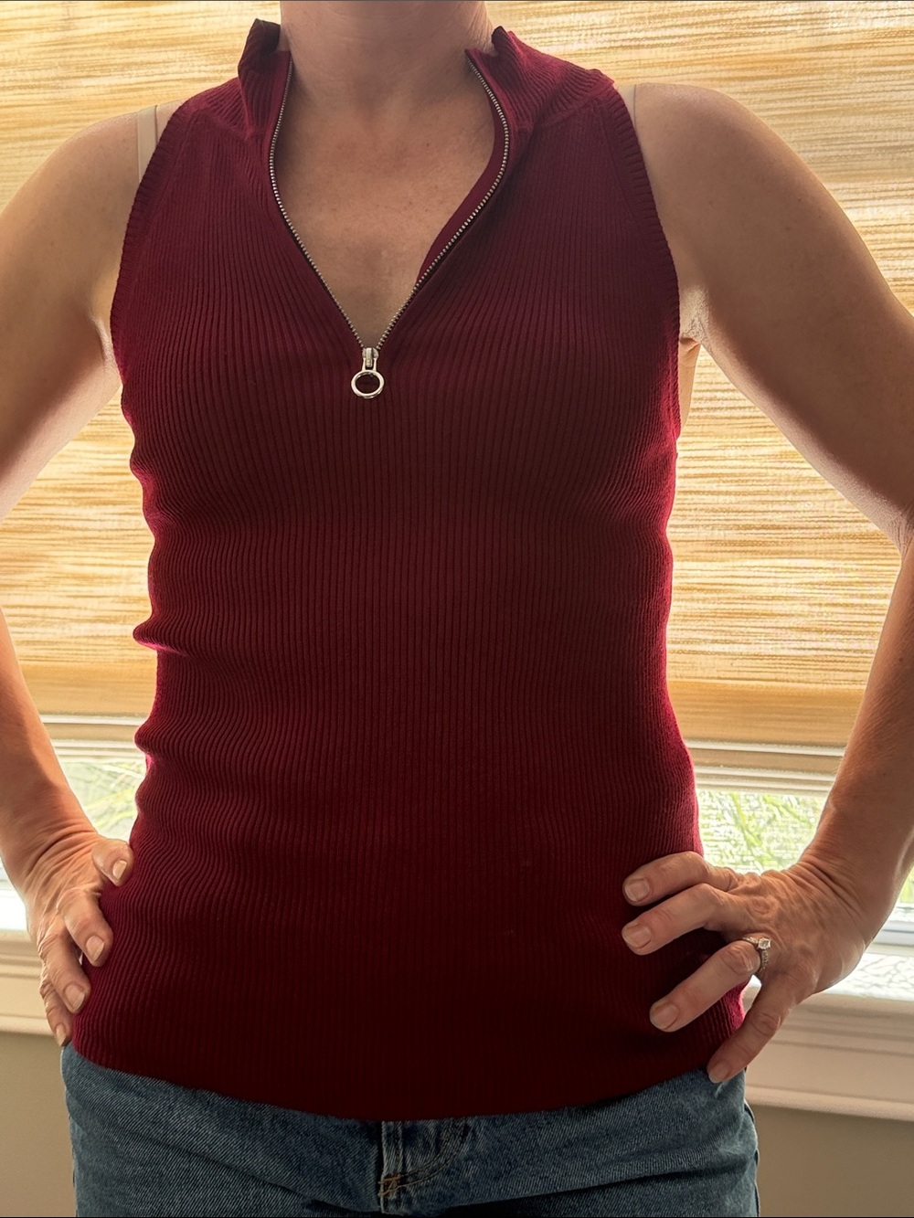 Women's size small 525 America Ribbed Sleeveless Tank with Front Zip - Wine red